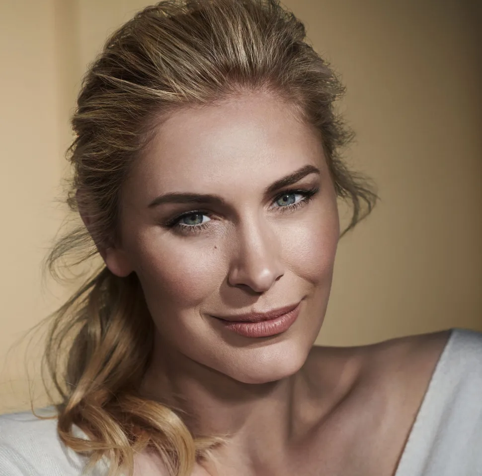 Max Factor Miracle Touch Skin Perfecting Foundation spf 30 083 Golden Tan met Hyaluronic Acid