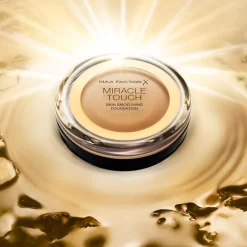 Max Factor Miracle Touch Cream To Liquid Foundation 60 Sand SPF30  met Hyaluronic Acid